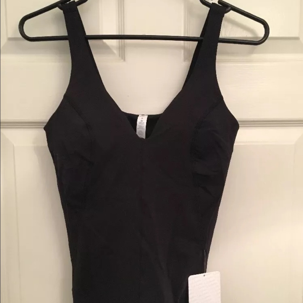 Lululemon contour tank new